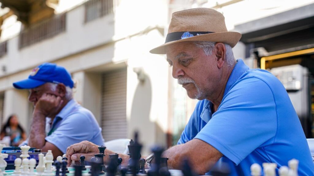Ajedrez en la Zona Colonial reúne a más de 200 jugadores en el XIV Torneo Conde Peatonal - Noticias de hoy en República Dominicana | De Último Minuto