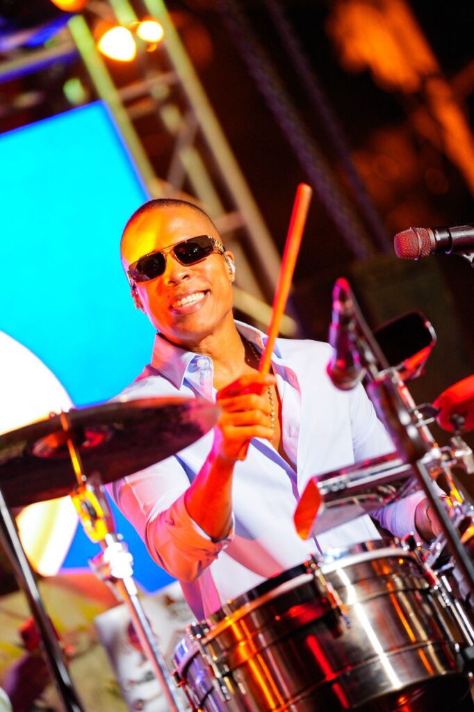 Miles disfrutan explosivo concierto navideño de ReconocidosNet en Los Guarícanos - Noticias de hoy en República Dominicana | De Último Minuto