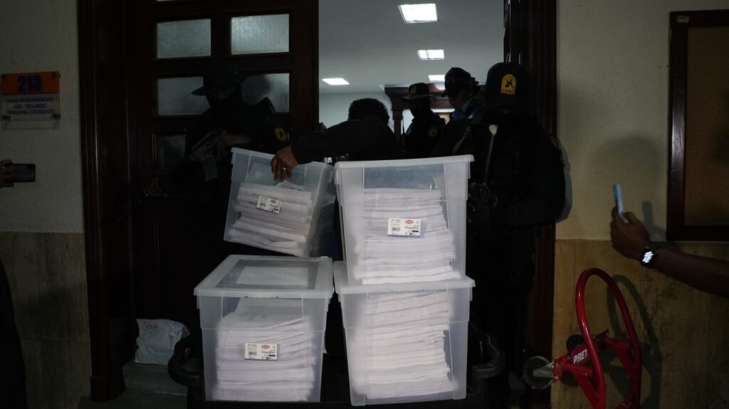 Eduardo Read Estrella's defense deposits more than 12 boxes of evidence of attachment before the court | De Último Minuto English