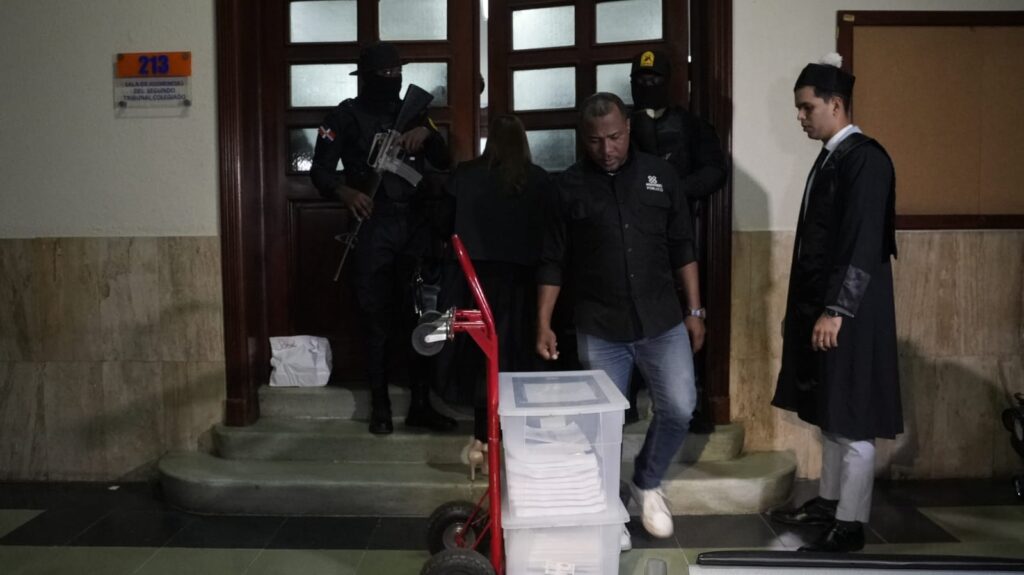 Eduardo Read Estrella's defense deposits more than 12 boxes of evidence of attachment before the court | De Último Minuto English