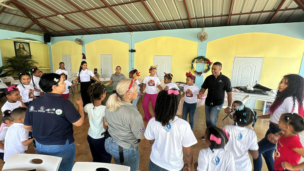 Grupo Empresarial Moreta celebrates Christmas gathering with girls from Hogar de Bonao | De Último Minuto English