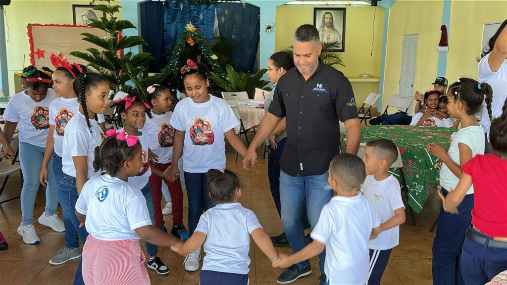Grupo Empresarial Moreta celebrates Christmas gathering with girls from Hogar de Bonao | De Último Minuto English