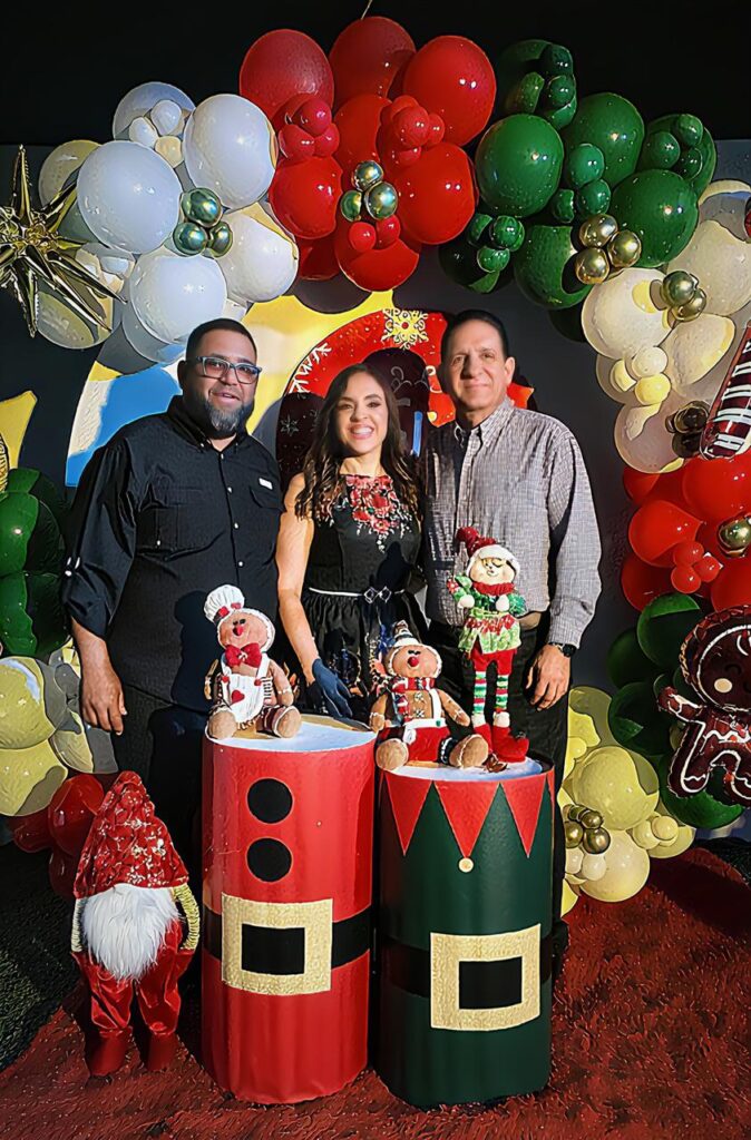 Mayor Eberto Núñez and his wife Anacaona Contreras share a Christmas gathering with Bonao communicators | 2 | Mayor Eberto Núñez and his wife Anacaona Contreras share a Christmas gathering with Bonao communicators | De Último Minuto English