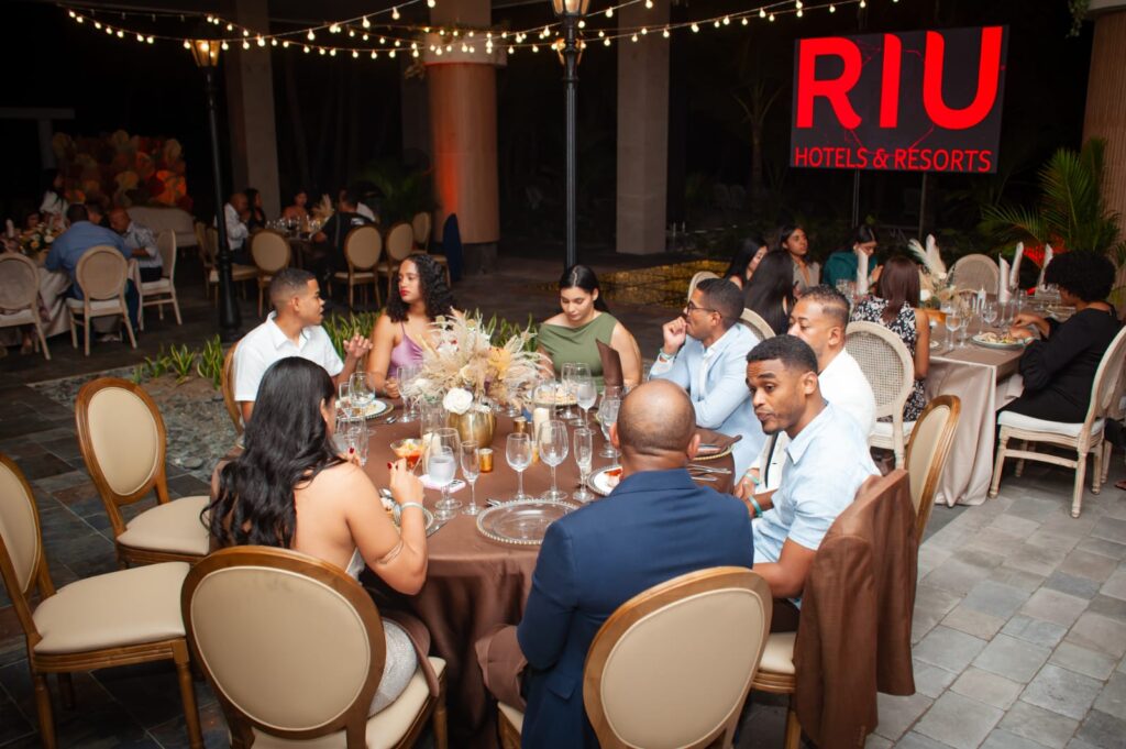 RIU Hotels & Resorts recognizes its main local agencies in DR | De Último Minuto English