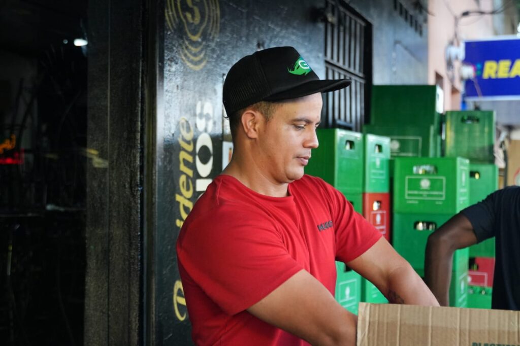 Alcoholic beverage vendors prepare to welcome the New Year | De Último Minuto English