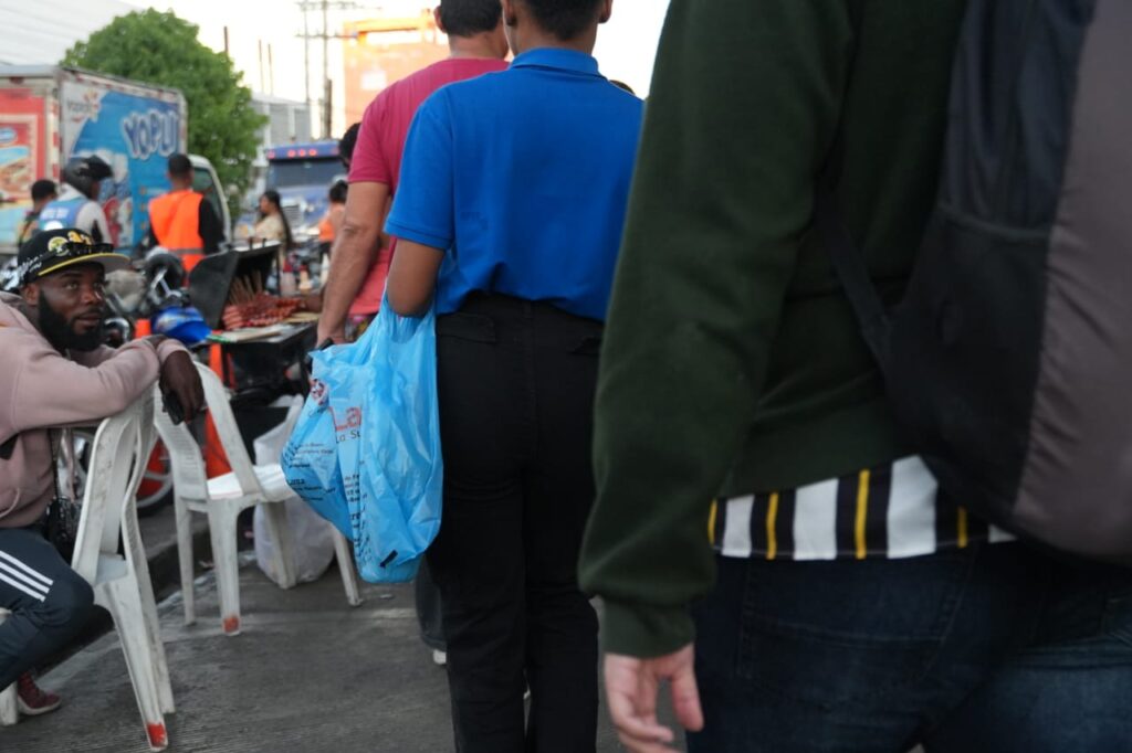 And you, do you already have your outfit? Dominicans buy their clothes to celebrate the New Year | De Último Minuto English