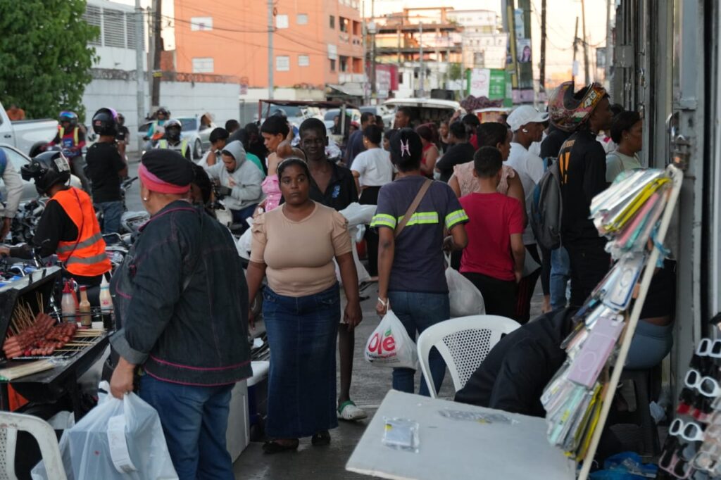 And you, do you already have your outfit? Dominicans buy their clothes to celebrate the New Year | De Último Minuto English