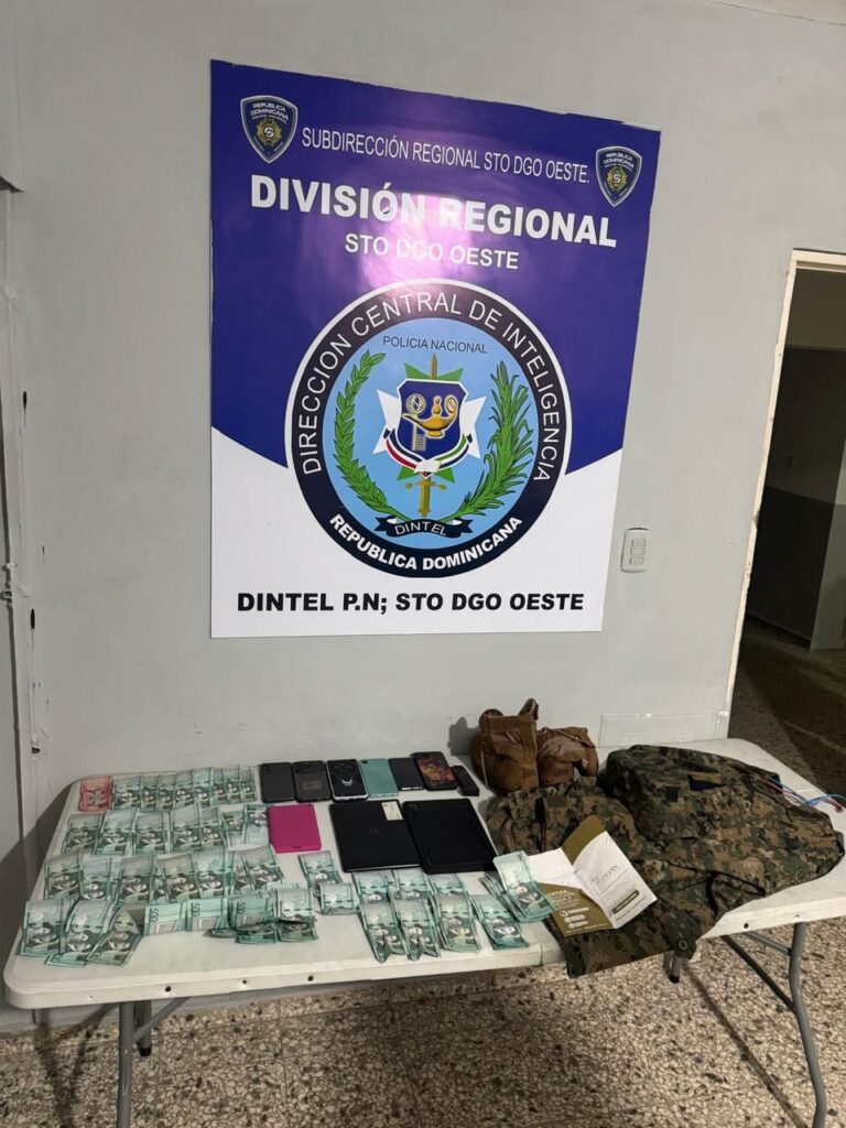 DINTEL arrests two people, seizes cocaine and rifle during operation in Santo Domingo Oeste | De Último Minuto English