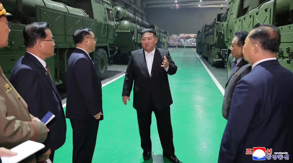 Kim Jong-un supervised the development of advanced rocket launchers and threatened to "annihilate the enemy" | De Último Minuto English