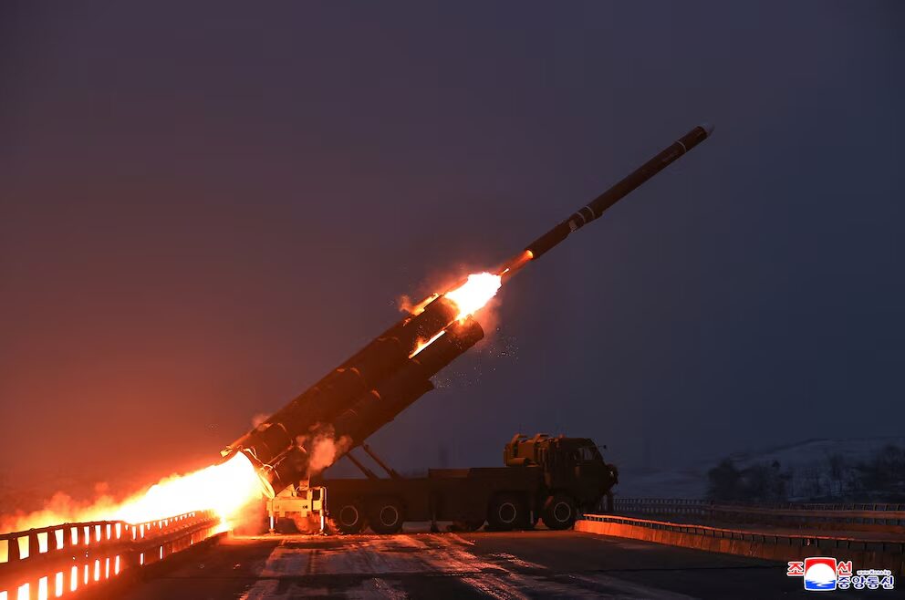 Kim Jong-un supervised the development of advanced rocket launchers and threatened to "annihilate the enemy" | De Último Minuto English