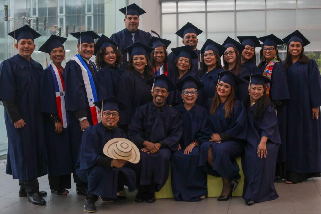 Dominicans graduate as Folklore Specialists in Panama | De Último Minuto English