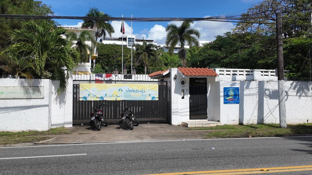 Total calm outside the Venezuelan Embassy in DR | 2 | Total calm outside the Venezuelan Embassy in DR | De Último Minuto English