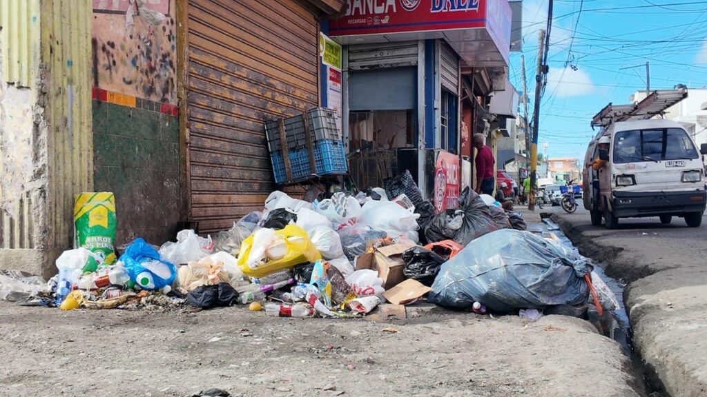 In SDE, they demand regularity in garbage collection and solutions to improvised landfills | De Último Minuto English