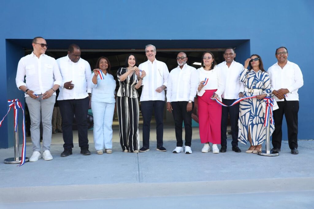 Abinader inaugura mercado municipal en Las Matas de Farfán para dinamizar la economía local - Noticias de hoy en República Dominicana | De Último Minuto