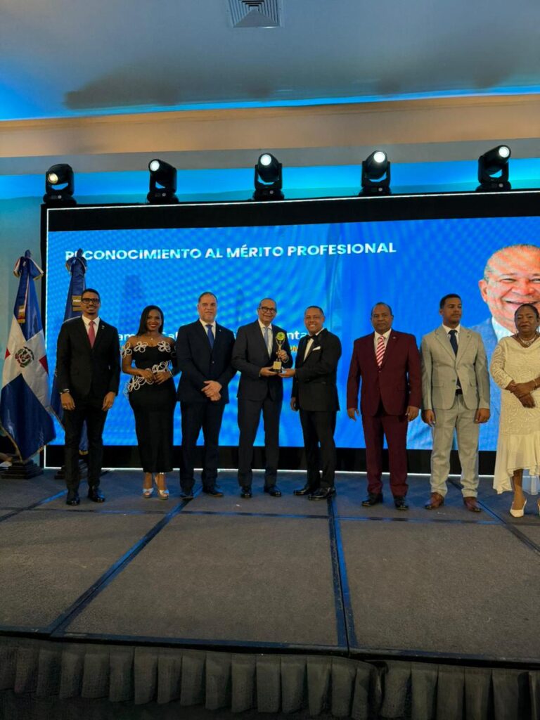 CODIA reconoce al ingeniero Ramón Aguilera Santana por su liderazgo en la gestión empresarial - Noticias de hoy en República Dominicana | De Último Minuto