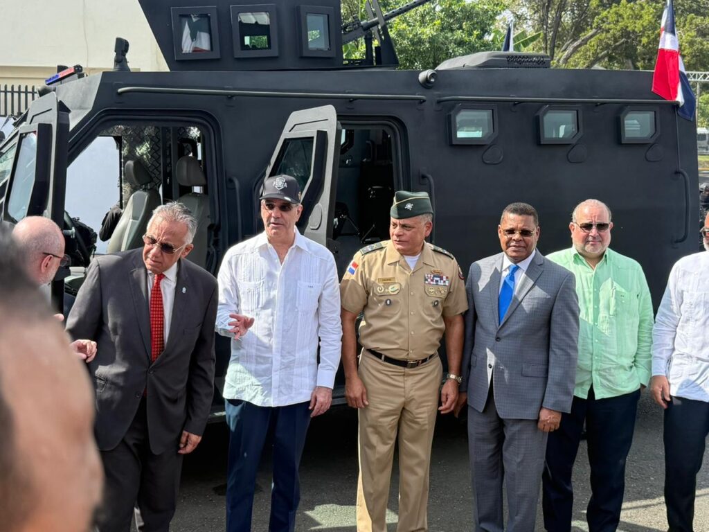 Abinader encabeza presentación de "FURIA", el primer vehículo militar blindado y ensamblado en RD - Noticias de hoy en República Dominicana | De Último Minuto
