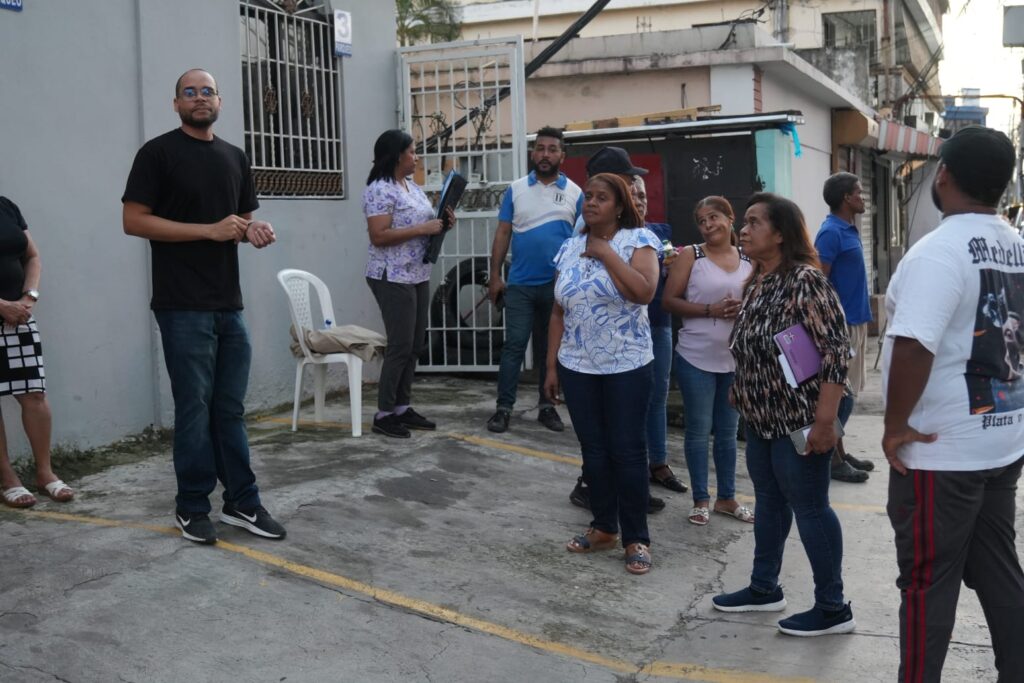 Los Mameyes community members demand the reopening of the Leger Matos Clinic after being closed for more than a year | 6 | Los Mameyes community members demand the reopening of the Leger Matos Clinic after being closed for more than a year | De Último Minuto English
