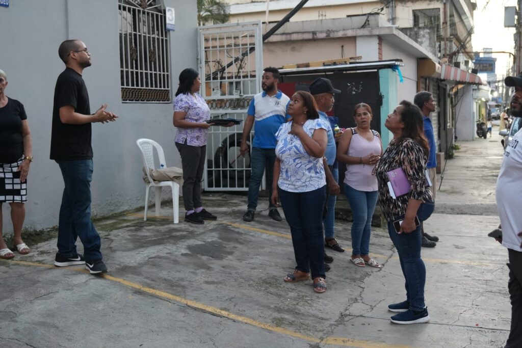 Comunitarios de Los Mameyes reclaman reapertura de la Clínica Leger Matos tras más de un año cerrada - Noticias de hoy en República Dominicana | De Último Minuto