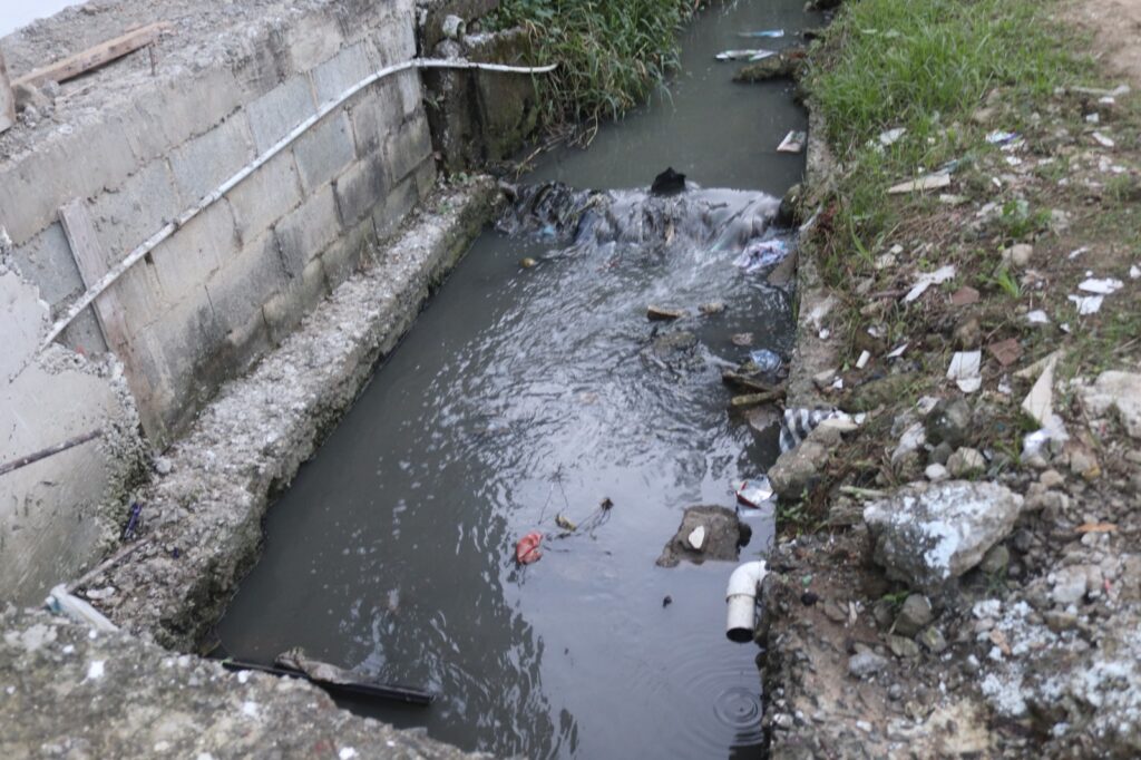 Diputado Raposo y comunitarios conforman mesa para solucionar cañada afecta sector Las Carpas SDN - Noticias de hoy en República Dominicana | De Último Minuto