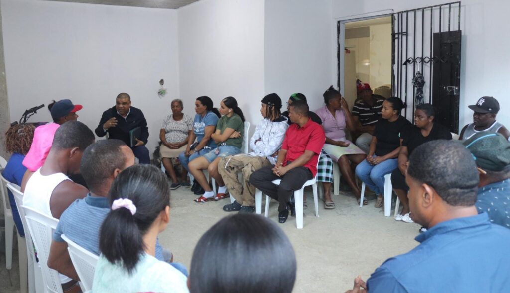 Diputado Raposo y comunitarios conforman mesa para solucionar cañada afecta sector Las Carpas SDN - Noticias de hoy en República Dominicana | De Último Minuto