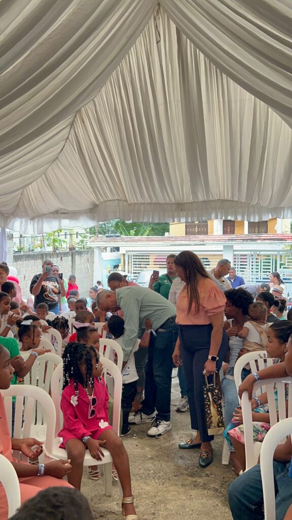 Francisco Fernández culmina la Ruta del Día de Reyes llevando sonrisas y esperanza a la niñez de la provincia de Santo Domingo - Noticias de hoy en República Dominicana | De Último Minuto