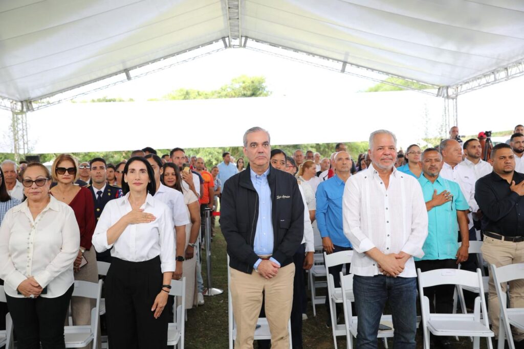 Abinader destaca avances en infraestructura y atención social en comunidades de la Sierra; inaugura carretera Guardarraya - Noticias de hoy en República Dominicana | De Último Minuto