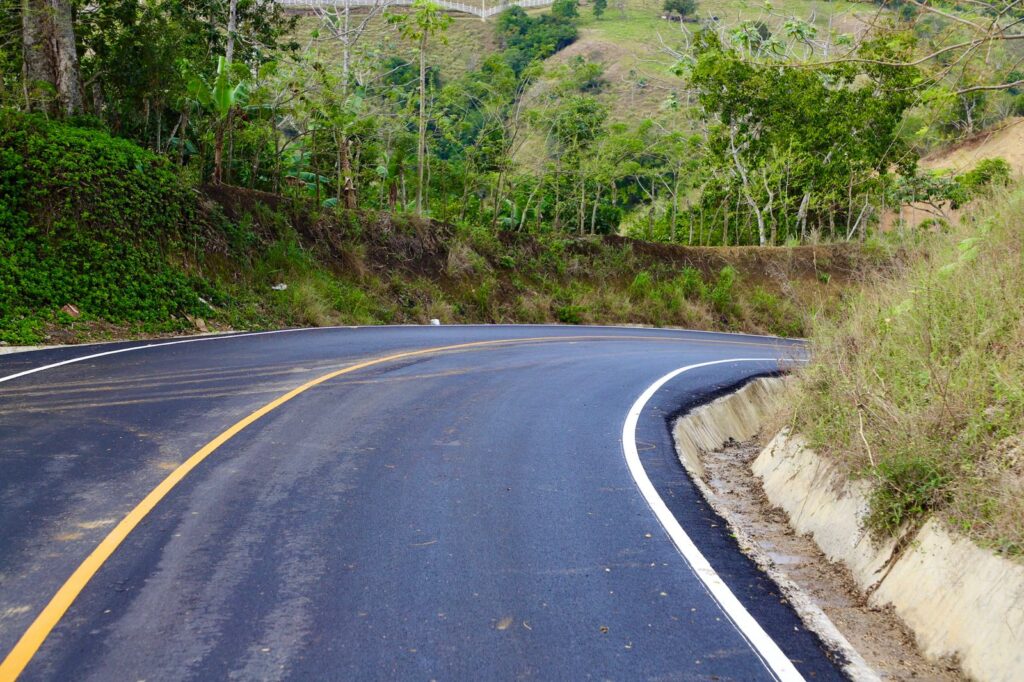 Abinader destaca avances en infraestructura y atención social en comunidades de la Sierra; inaugura carretera Guardarraya - Noticias de hoy en República Dominicana | De Último Minuto