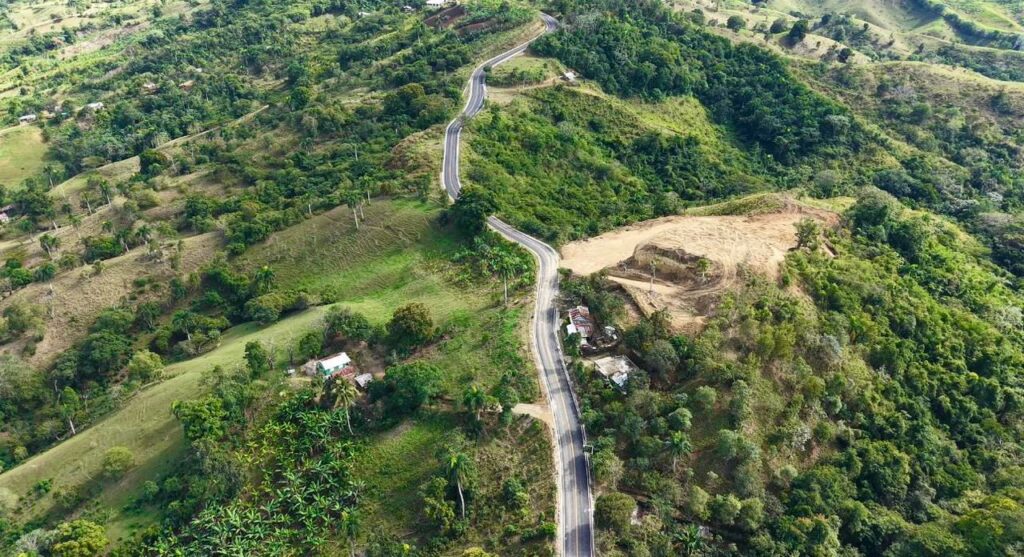 Abinader destaca avances en infraestructura y atención social en comunidades de la Sierra; inaugura carretera Guardarraya - Noticias de hoy en República Dominicana | De Último Minuto