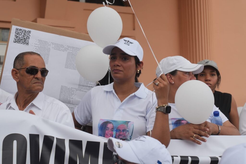 Faces That Don't Forget: Call for Justice After the Jet Set Tragedy | De Último Minuto English