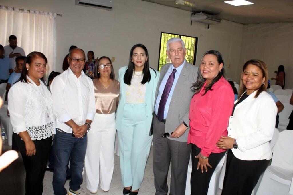 Governor of Azua supports the "Caries-Free Schools" program | 2 | Governor of Azua supports the "Caries-Free Schools" program | De Último Minuto English