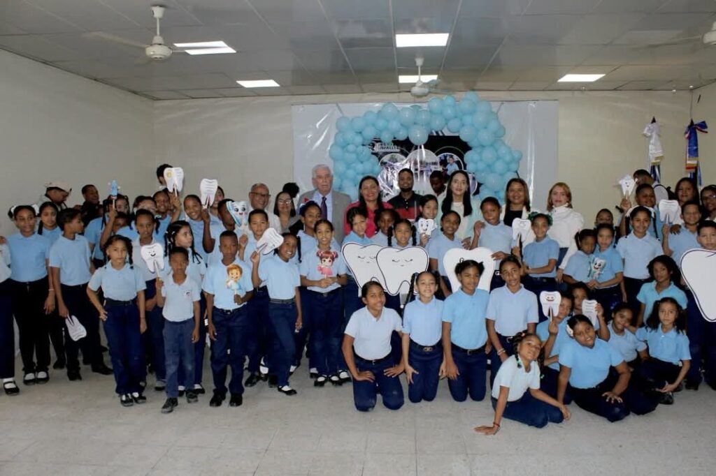 Governor of Azua supports the "Caries-Free Schools" program | 3 | Governor of Azua supports the "Caries-Free Schools" program | De Último Minuto English