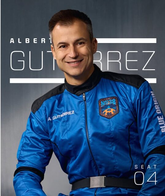 Spanish businessman Alberto Gutiérrez successfully travels to space on a Blue Origin mission | De Último Minuto English
