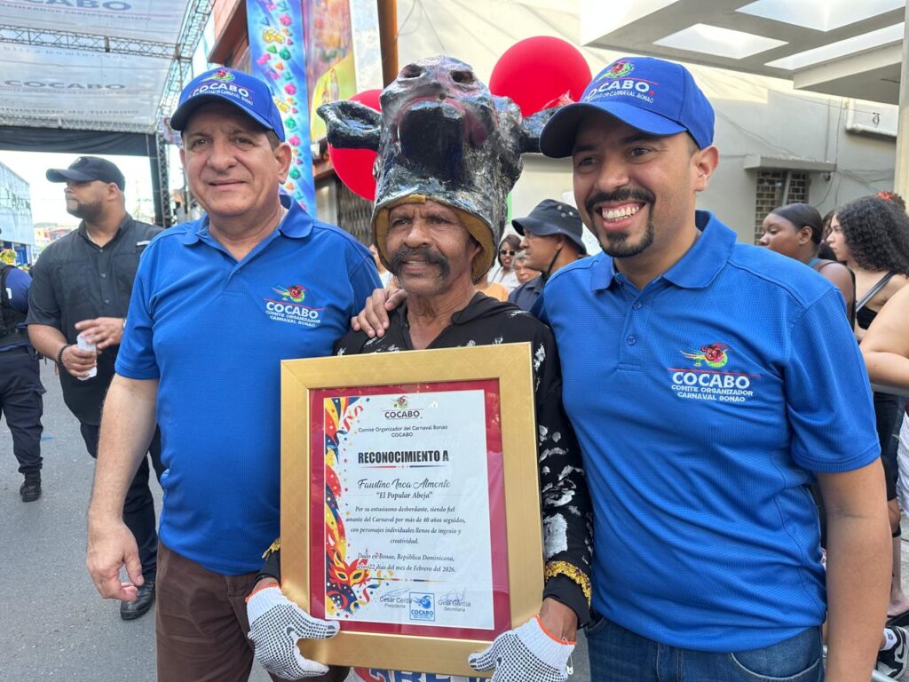 Comité Organizador del Carnaval de Bonao celebra su cuarta salida con homenajes y música en vivo - Noticias de hoy en República Dominicana | De Último Minuto