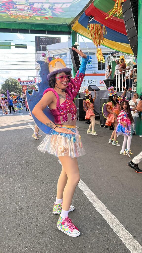 Comité Organizador del Carnaval de Bonao celebra su cuarta salida con homenajes y música en vivo - Noticias de hoy en República Dominicana | De Último Minuto