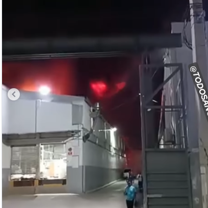 Voraz incendio consume instalaciones de una fábrica de plásticos - Noticias de hoy en República Dominicana | De Último Minuto