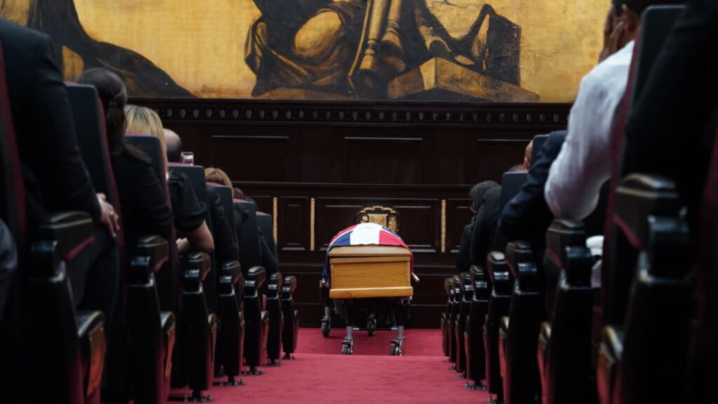 The remains of Ramón Alburquerque are received with honors in the National Congress | De Último Minuto English