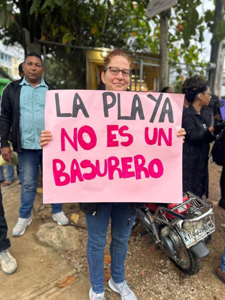 They march in Las Terrenas against pollution in rivers and beaches | 2 | They march in Las Terrenas against pollution in rivers and beaches | De Último Minuto English