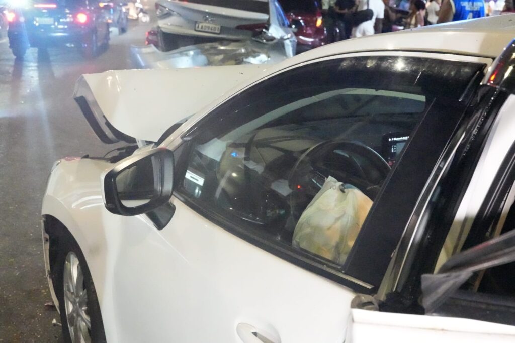 Major traffic accident involves 5 vehicles on San Vicente de Paúl Avenue | De Último Minuto English