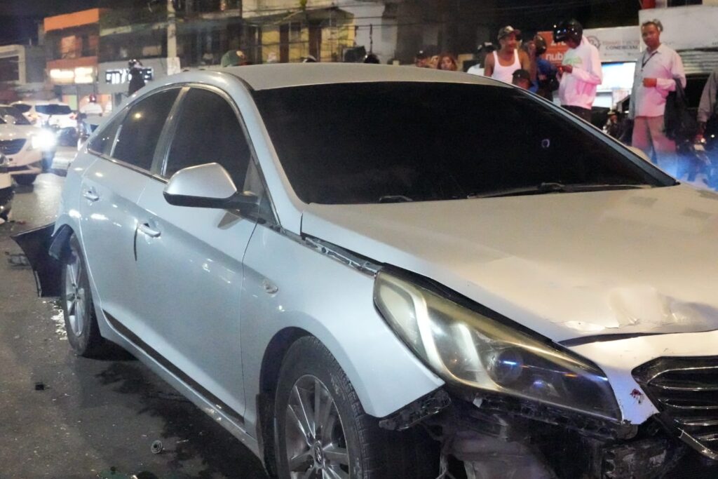 Major traffic accident involves 5 vehicles on San Vicente de Paúl Avenue | De Último Minuto English