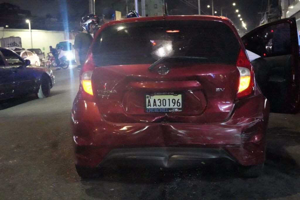 Major traffic accident involves 5 vehicles on San Vicente de Paúl Avenue | De Último Minuto English