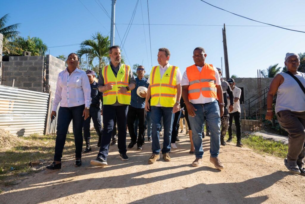 Ministro de Vivienda da inicio a proyecto de viviendas sociales en Guerra - Noticias de hoy en República Dominicana | De Último Minuto