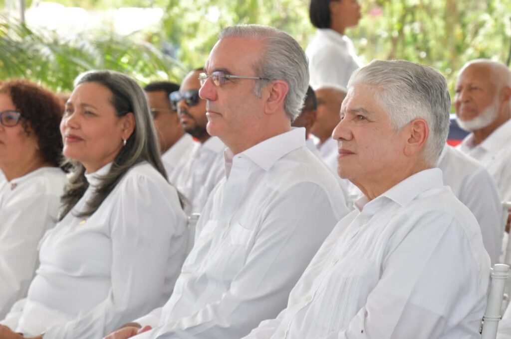 Abinader inaugura liceo en Azua con capacidad para más de 595 estudiantes - Noticias de hoy en República Dominicana | De Último Minuto