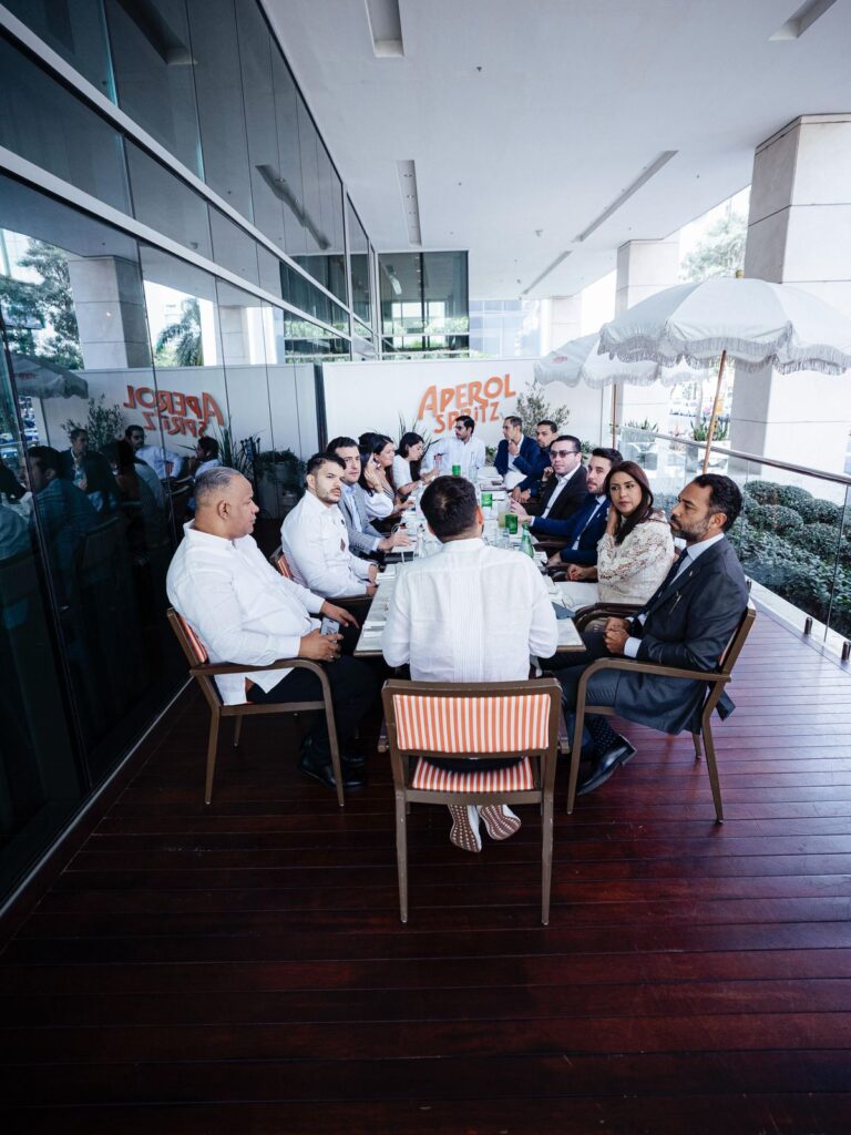 GALA Media Group distinguishes the youngest senator-elect of Chile in a bilateral meeting | De Último Minuto English