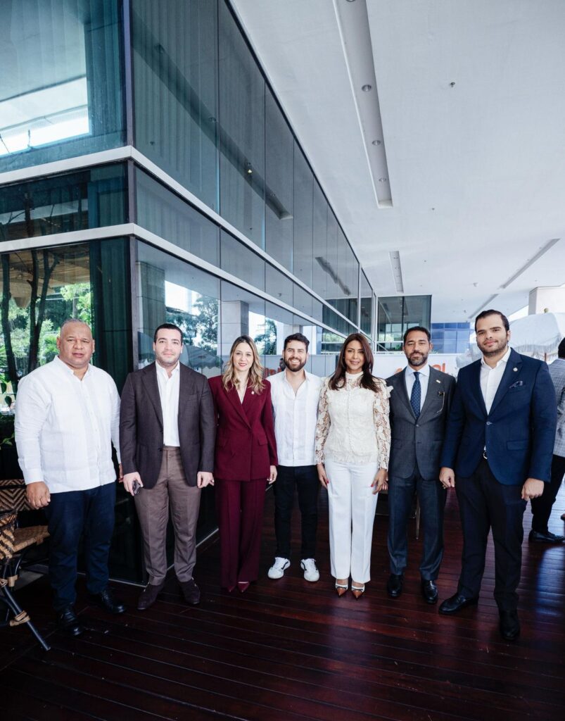 GALA Media Group distinguishes the youngest senator-elect of Chile in a bilateral meeting | De Último Minuto English