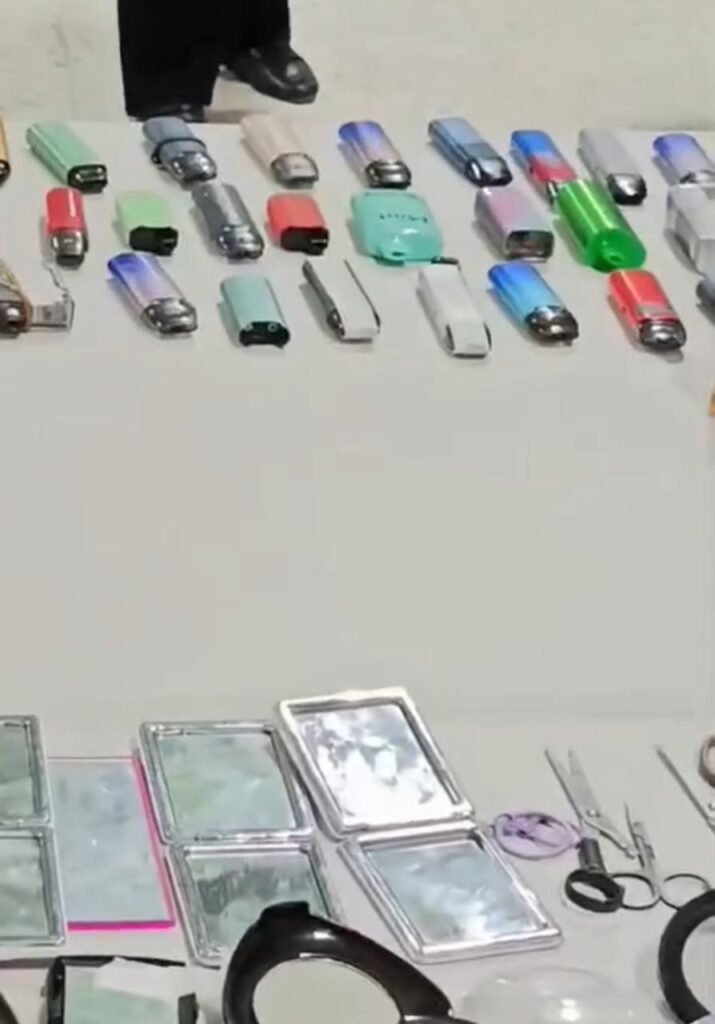 Ocupan en politécnico Ñico Lora de Navarrete armas blancas, vapers y celulares incautados - Noticias de hoy en República Dominicana | De Último Minuto