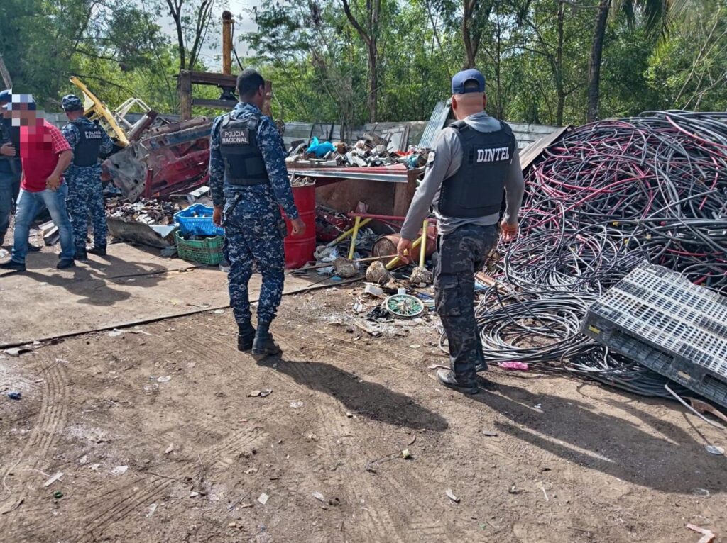 Desmantelan red de ciberdelincuencia y microtráfico en Santiago; ocupan armas, drogas y equipos tecnológicos | 1 | Desmantelan red de ciberdelincuencia y microtráfico en Santiago; ocupan armas, drogas y equipos tecnológicos - Noticias de hoy en República Dominicana | De Último Minuto
