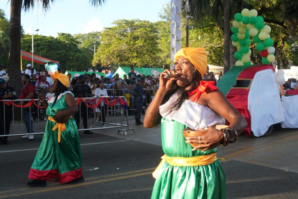 Niños, Diablos Cojuelos, Santeria y Roba la Gallina protagonizan el Desfile de Carnaval del DN 2026 | 7 | Niños, Diablos Cojuelos, Santeria y Roba la Gallina protagonizan el Desfile de Carnaval del DN 2026 - Noticias de hoy en República Dominicana | De Último Minuto