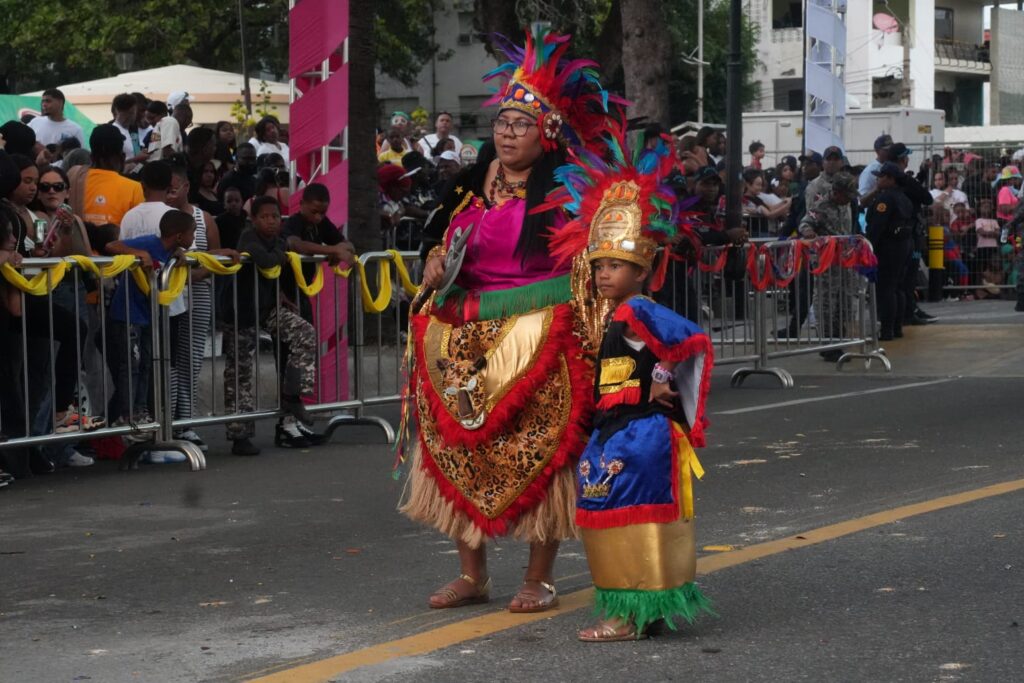 Niños, Diablos Cojuelos, Santeria y Roba la Gallina protagonizan el Desfile de Carnaval del DN 2026 | 1 | Niños, Diablos Cojuelos, Santeria y Roba la Gallina protagonizan el Desfile de Carnaval del DN 2026 - Noticias de hoy en República Dominicana | De Último Minuto