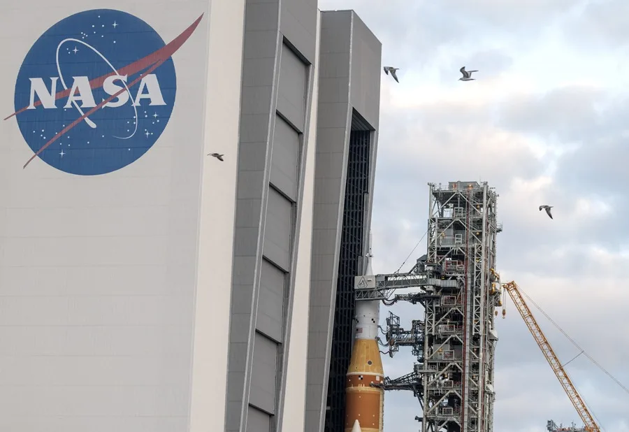 The Moon and Mars mark the intense US space year | De Último Minuto English