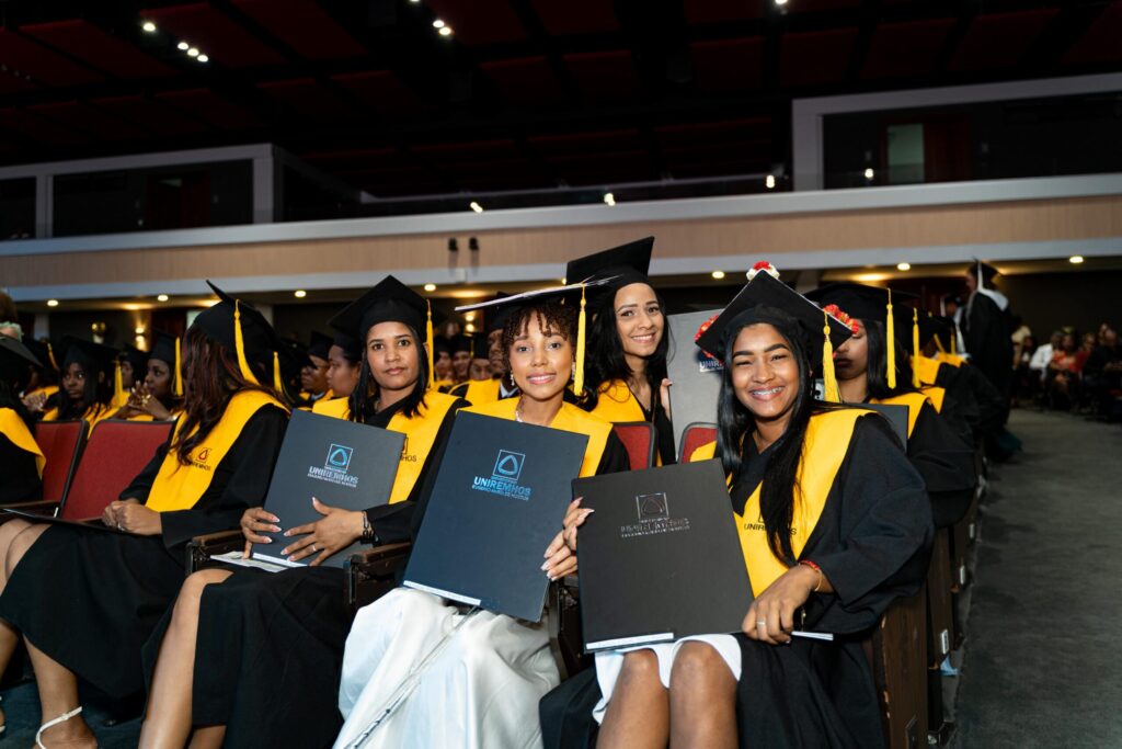 UNIREMHOS gradúa a 637 profesionales y llama a la unidad nacional para impulsar reforma educativa | 4 | UNIREMHOS gradúa a 637 profesionales y llama a la unidad nacional para impulsar reforma educativa - Noticias de hoy en República Dominicana | De Último Minuto